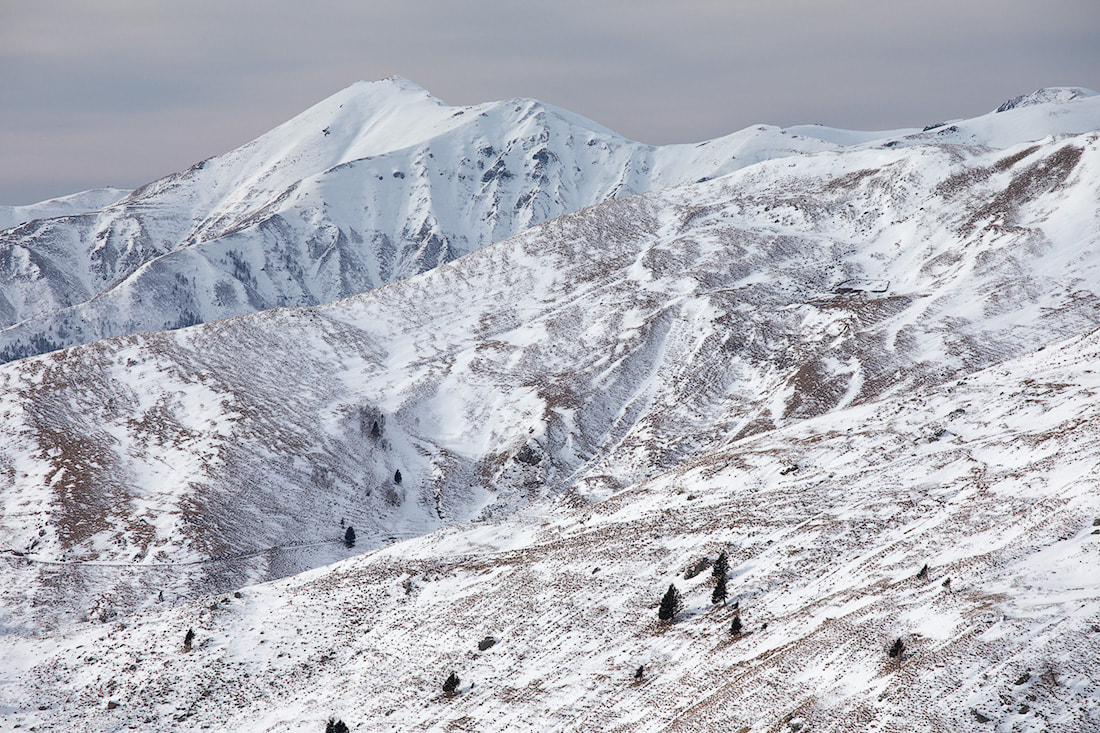 Il monte Muffetto dopo una nevicata visto dal passo del Maniva